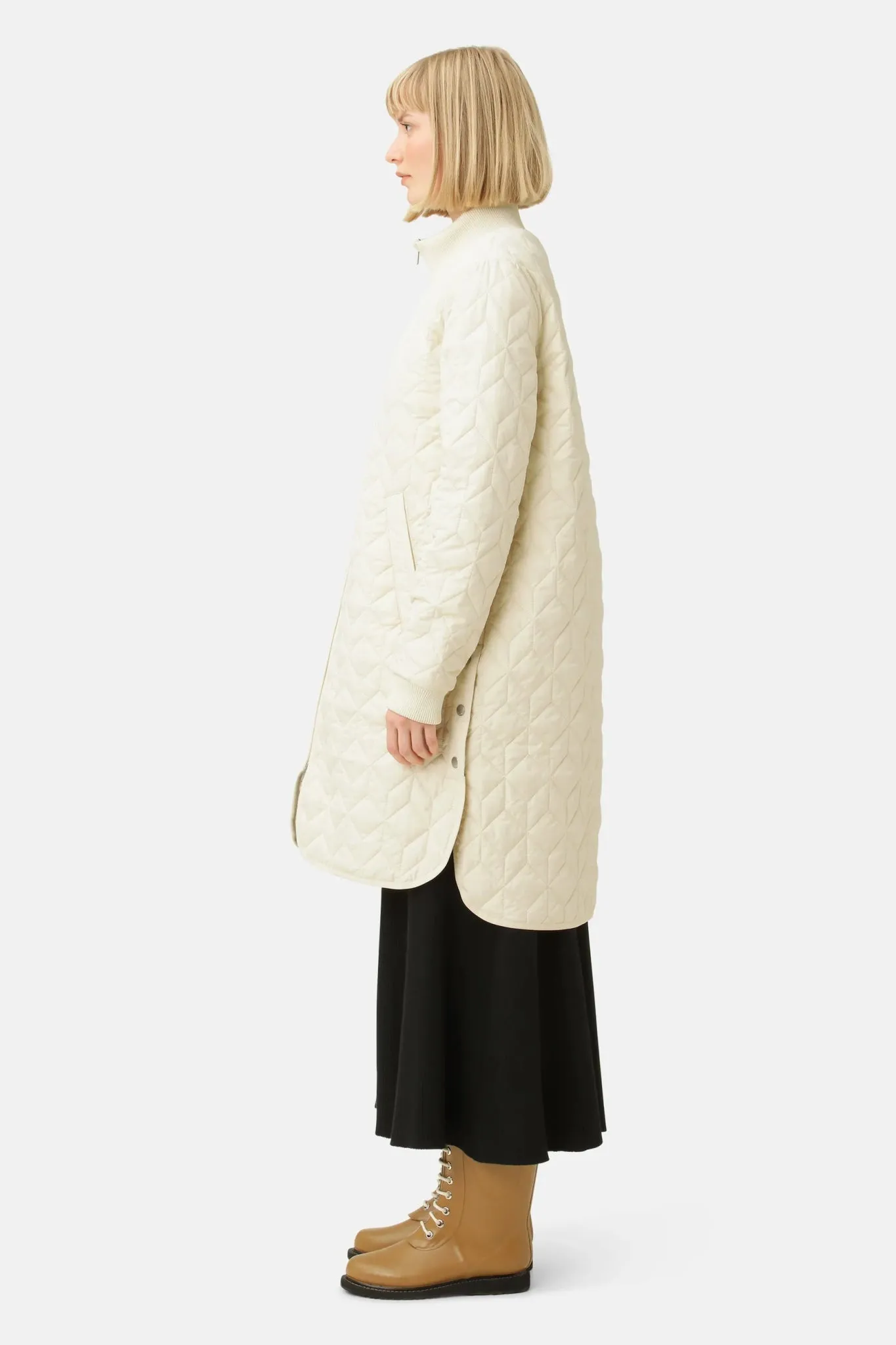 ART 06 Long Quilted Coat | Sand